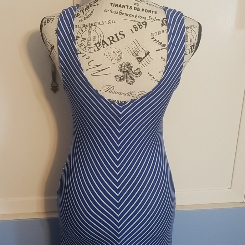 Dress - Picture 5 of 11